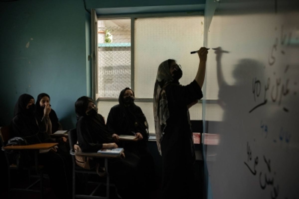 アフガニスタンで女子生徒が秘密学校に通う現状と背景