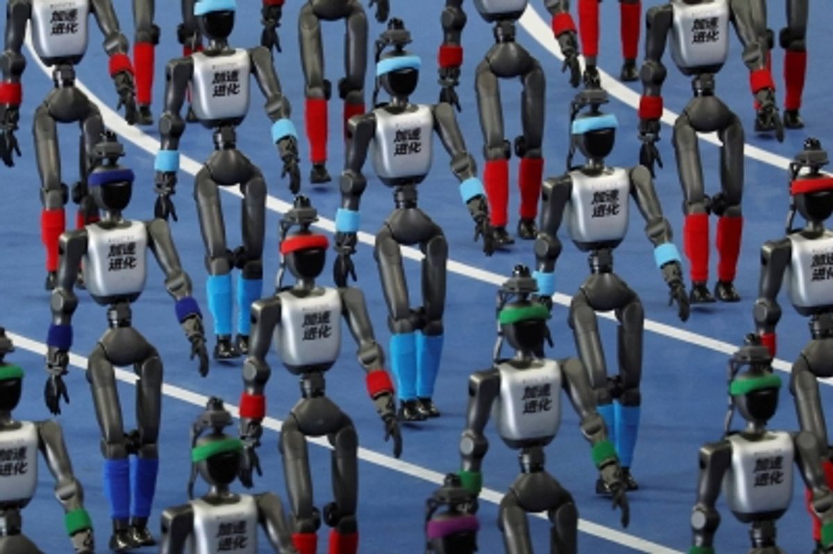 北京で人型ロボットの競技大会が開幕――走る能力はあっても、ケーブルを差せるか？