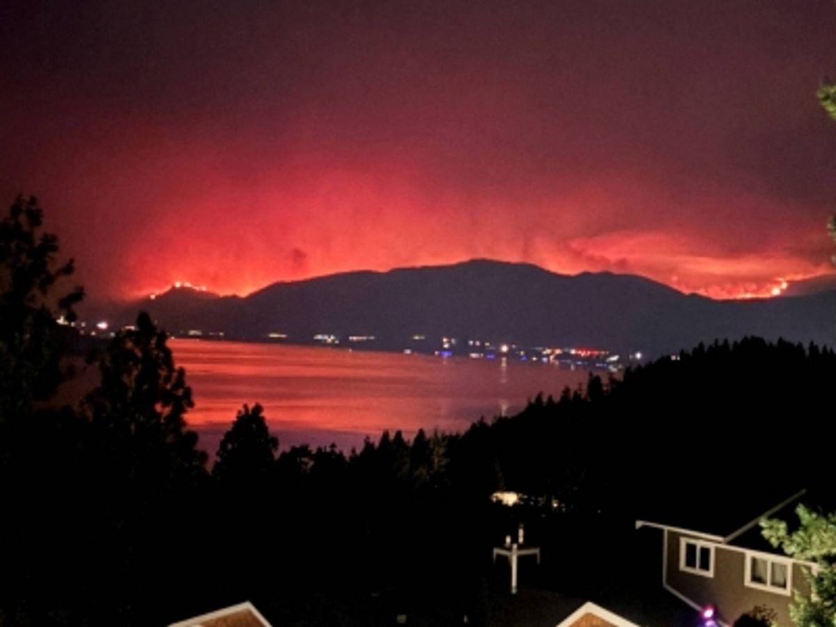 ブリティッシュコロンビア州、山火事により2万人以上が避難し非常事態を宣言