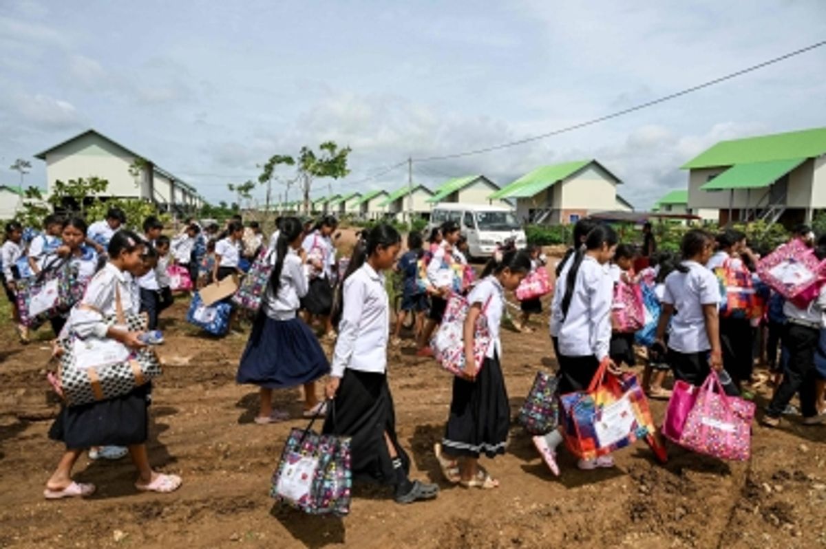 カンボジア・タイ国境紛争で避難した家族、政府の待機村で生活再建も帰国希望多数