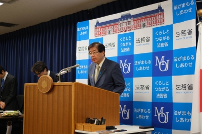 永住権申請、新たな所得基準で審査へ
