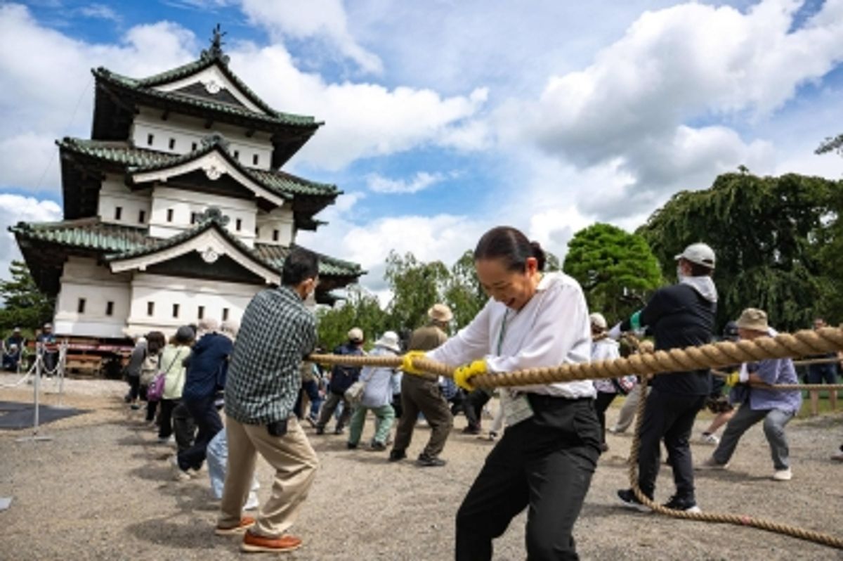広島市、城の手作業移動プロジェクトが地域を結束—2015年地震被害からの復興