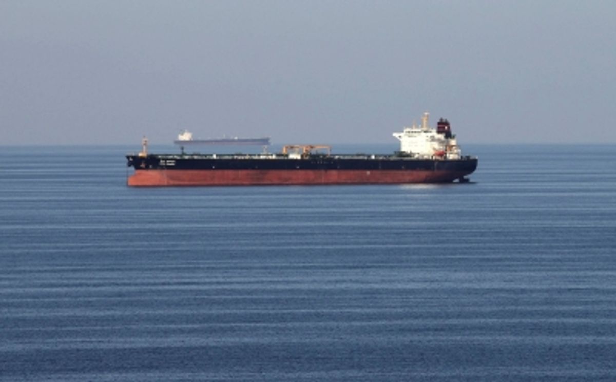 ホルムズ海峡の原油輸送量増加、世界の石油価格を抑制