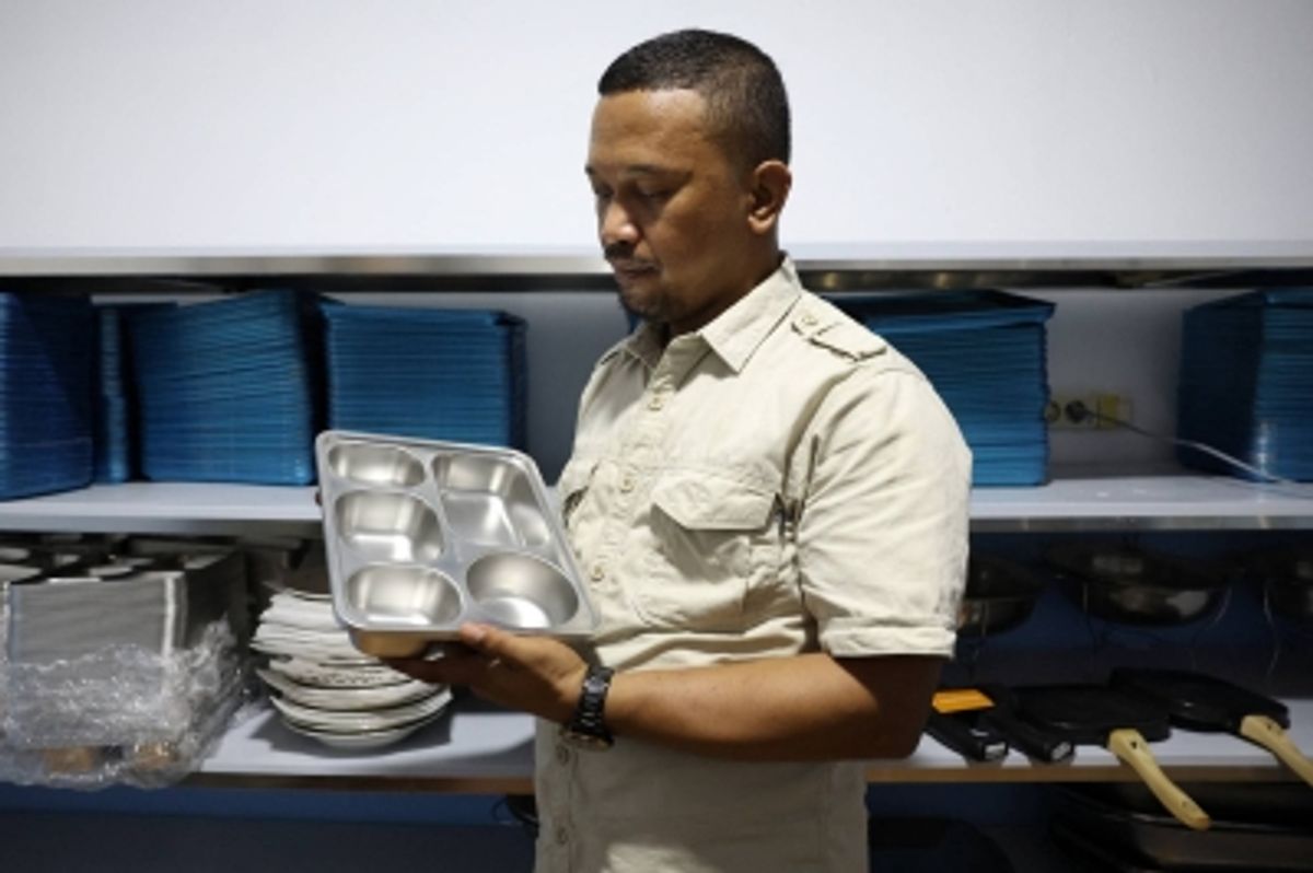 インドネシアの無料給食プログラム、投資家が多額の負債に直面