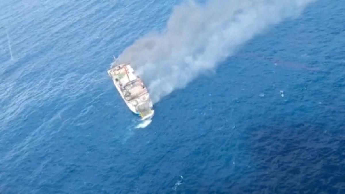 バリ島発インドネシアフェリー火災、1名死亡、200名以上救助