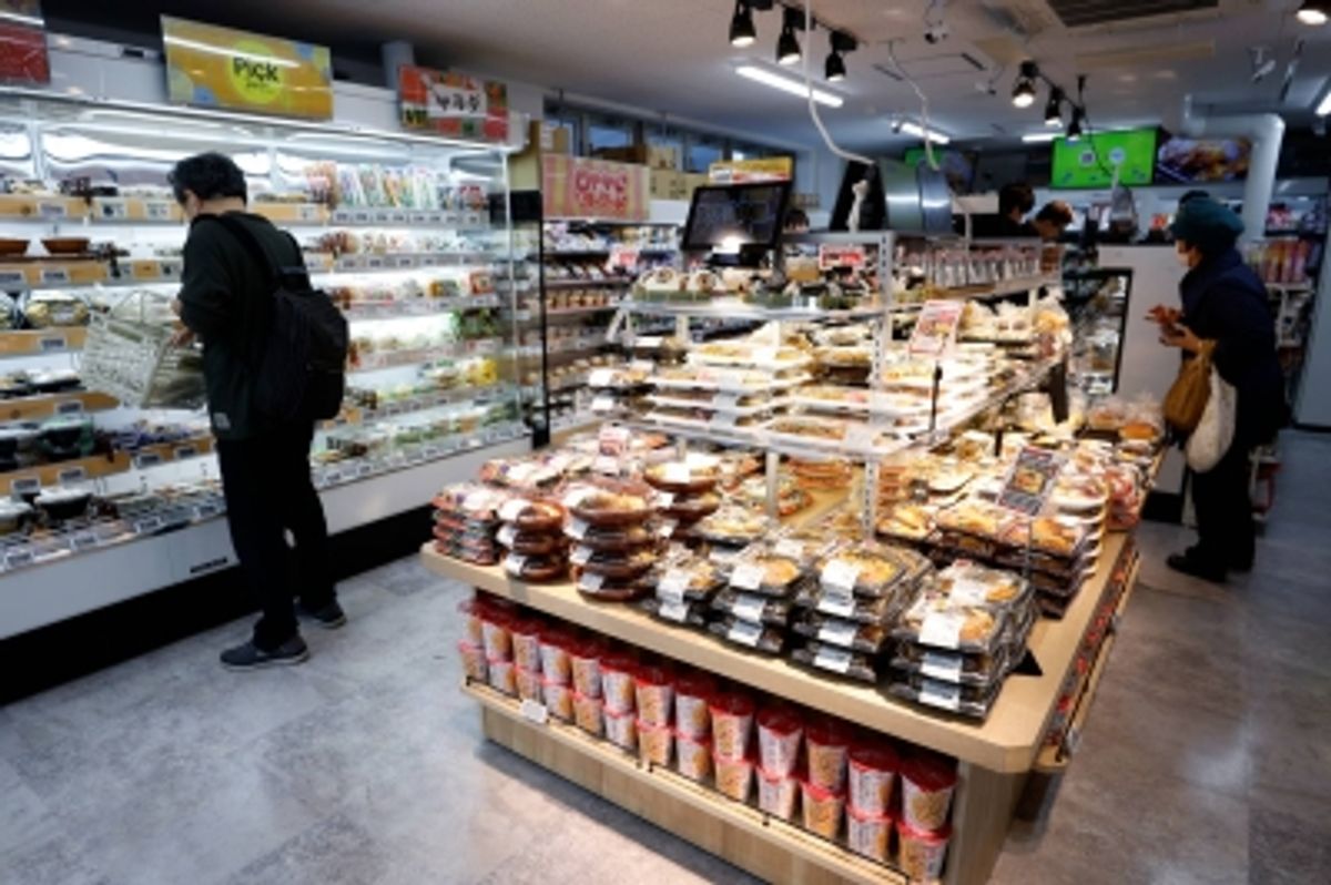 食料品減税案、日本国民の約半数が支持と判明