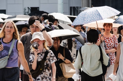 日本で猛暑が続く中、1週間で1万人超が熱中症により救急搬送