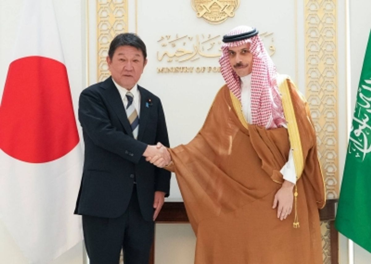 日本とサウジアラビア、ホルムズ海峡の安全な航行確保で一致