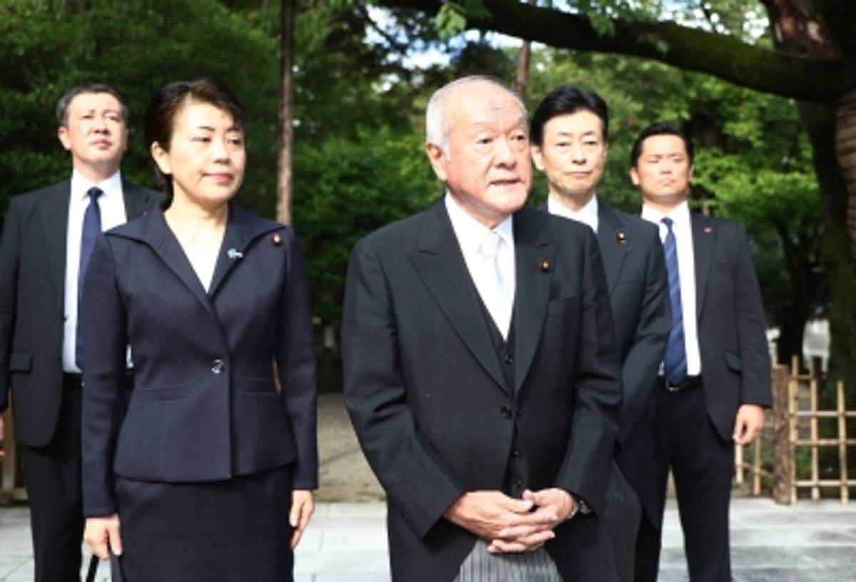 小泉防衛大臣、靖国神社を参拝