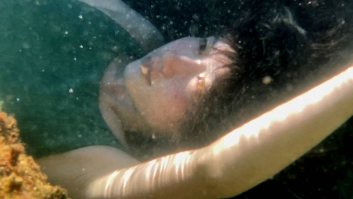映画『正夢』：人間の混沌の中に禅の境地を見出す実験的ドキュメンタリー