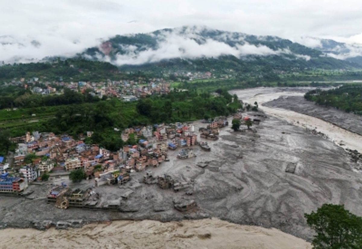 ネパールと中国チベット国境、ヒマラヤ洪水で被害拡大