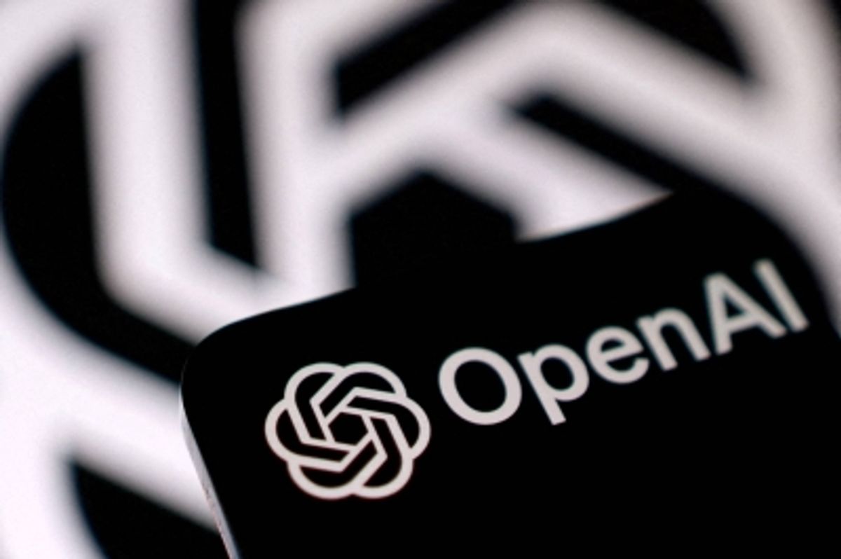 OpenAI、300ドル超のホッケーパック型AIデバイスを開発中
