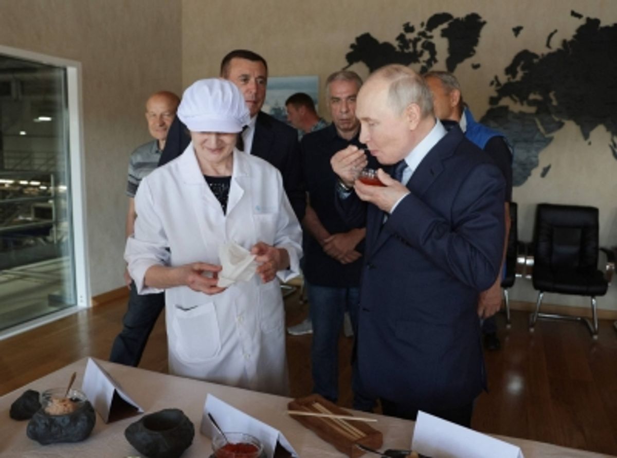 プーチン大統領の択捉島訪問、日本政府が抗議