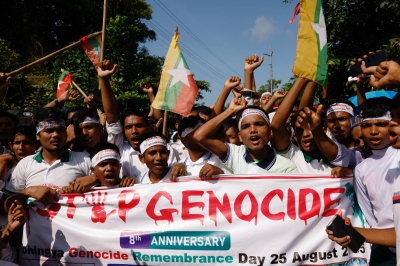 アセアンが石油を議論する一方でロヒンギャは溺れる