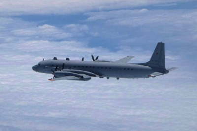 ロシア軍機、係争中の島嶼上空で日本領空を侵犯