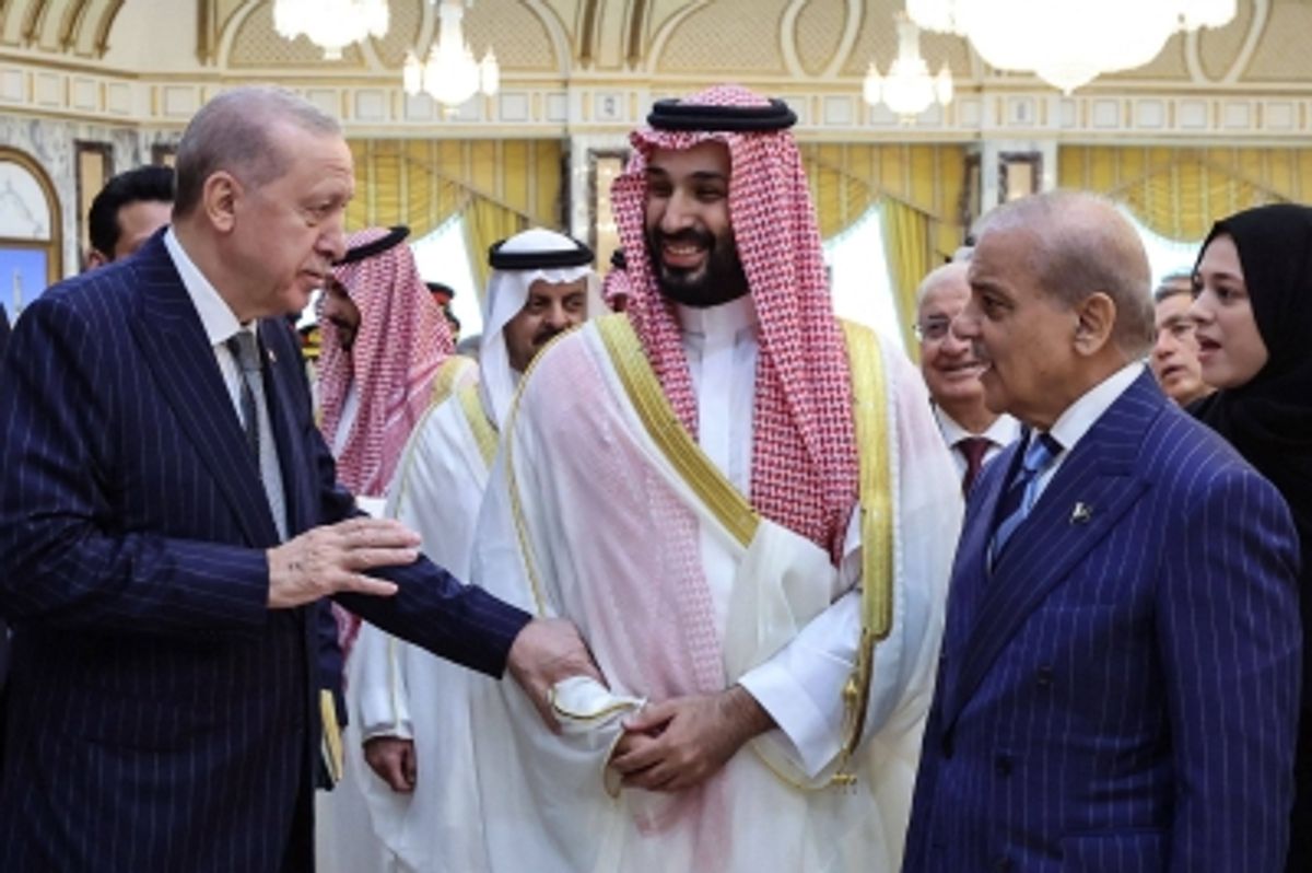 サウジアラビア、トルコ、パキスタンが地域紛争の中で防衛協定を締結