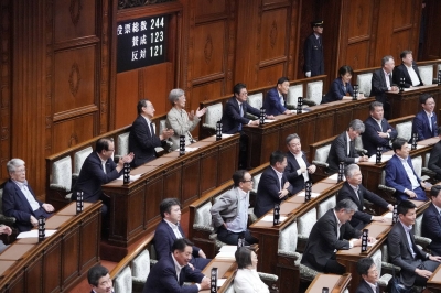 国会での激論の末、補正予算案が可決