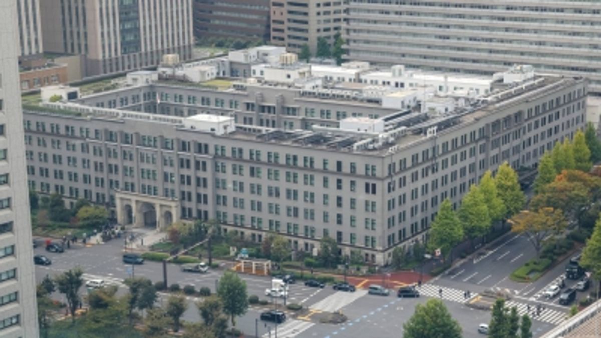 税務職員、詐欺とギャンブル賞金脱税で解雇
