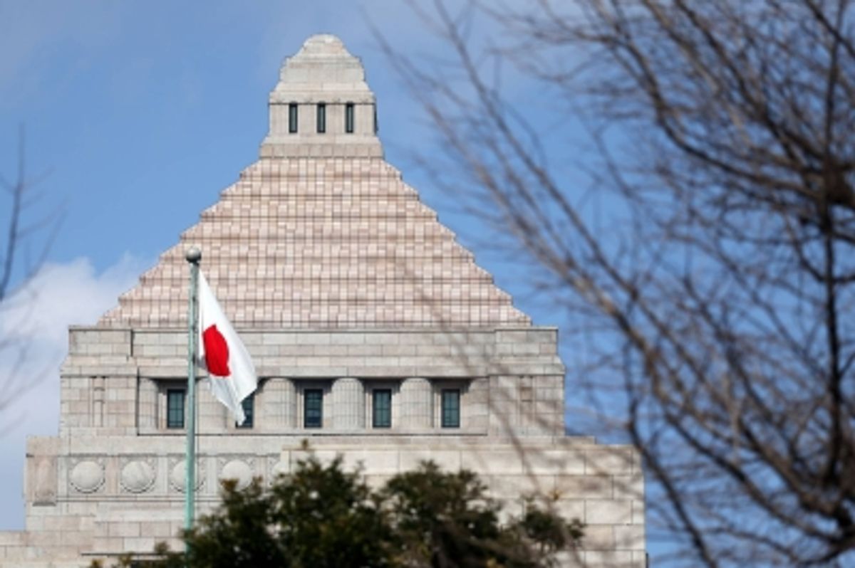 東京における政治家と官僚の確執：歴史的背景と現代的課題