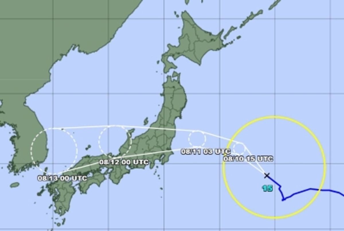 熱帯低気圧が日本に接近、強風と大雨の予報