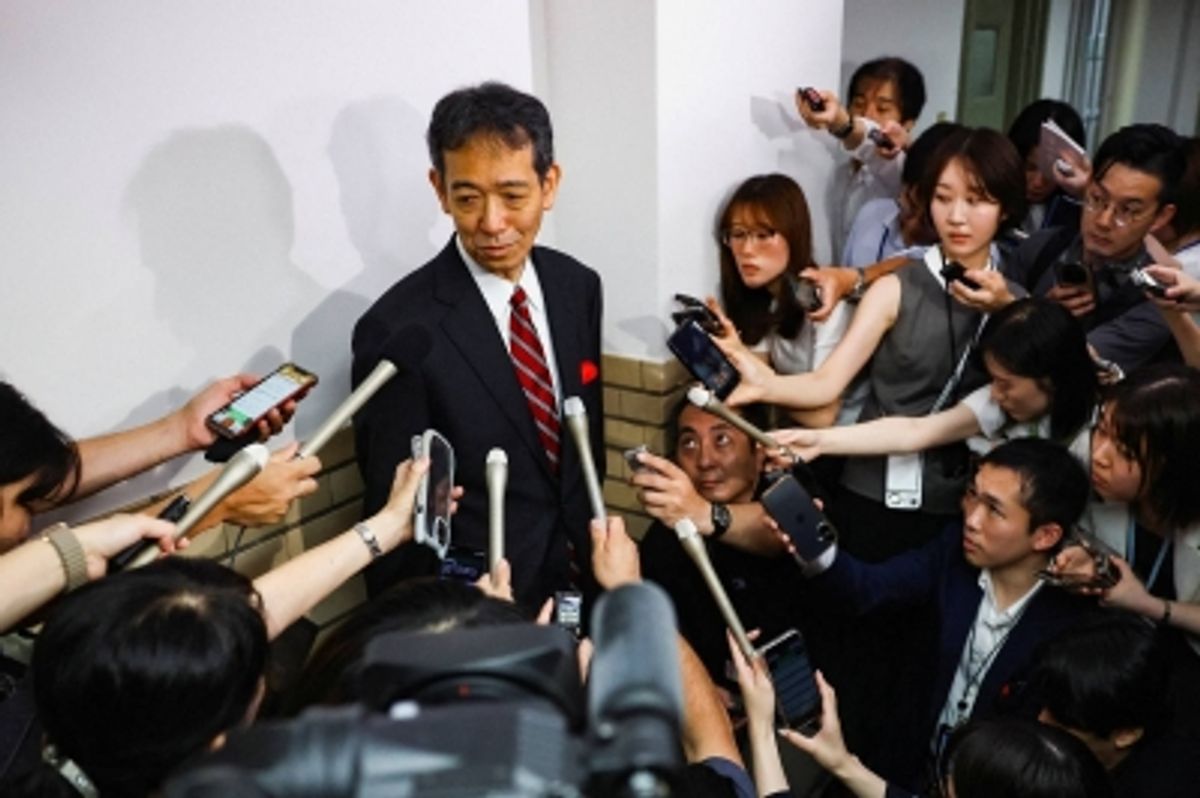 円の動き、介入否定で謎めく