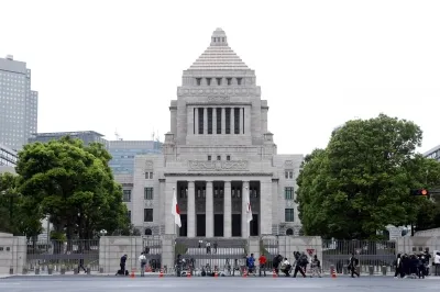 衰退の言語を超えて: 民主主義再生への希望